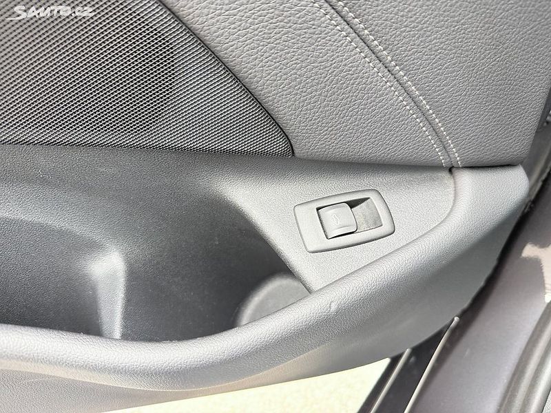 BMW Řada 5 520d XDRIVE 140kW - fotka 26 z 33