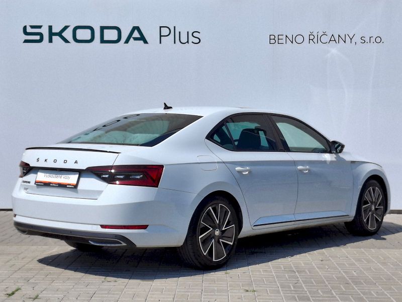 Škoda Superb (2023) Sportline 1.5TSi 110kW - fotka 2 z 35