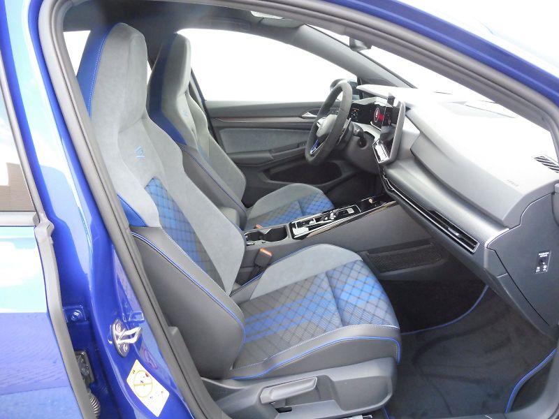 Volkswagen Golf (2026) R 2,0TSI 245 kW DSG - fotka 9 z 28