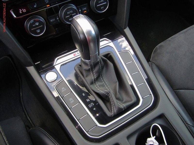 Volkswagen Arteon (2018) 2.0 TDi 4x4, ČR, R-Line - fotka 14 z 21