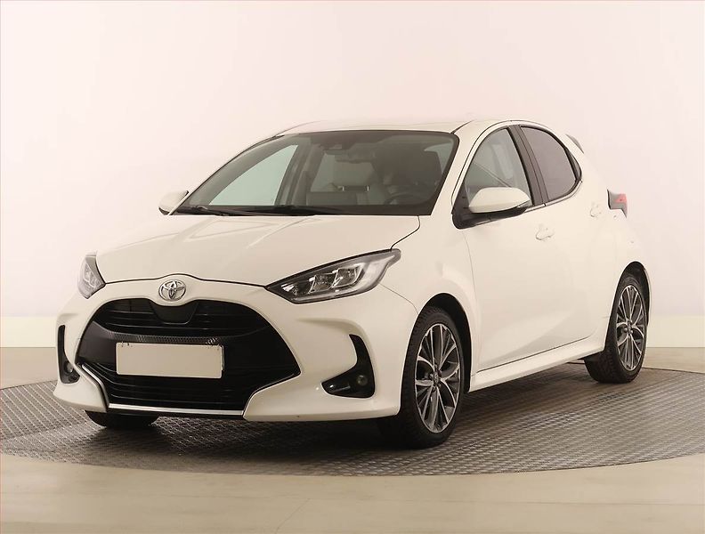 Toyota Yaris (2023) Executive 1.5 VVT-i, ČR,1.maj - fotka 2 z 19