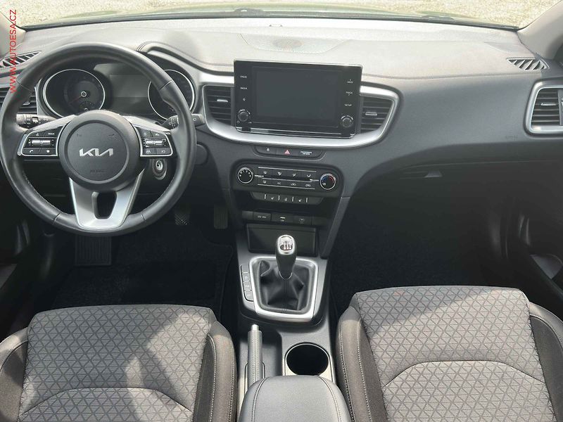 Kia Ceed (2023) 1.5i, 1.maj,ČR, AC, tempo - fotka 8 z 20