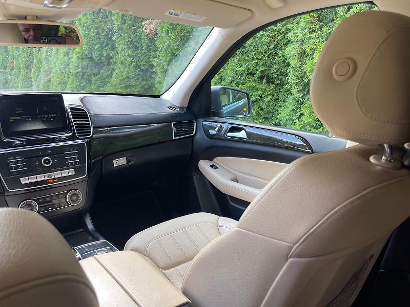Mercedes-Benz GLS (2017) GLS 450 4MATIC 2017 šedá - fotka 5 z 10