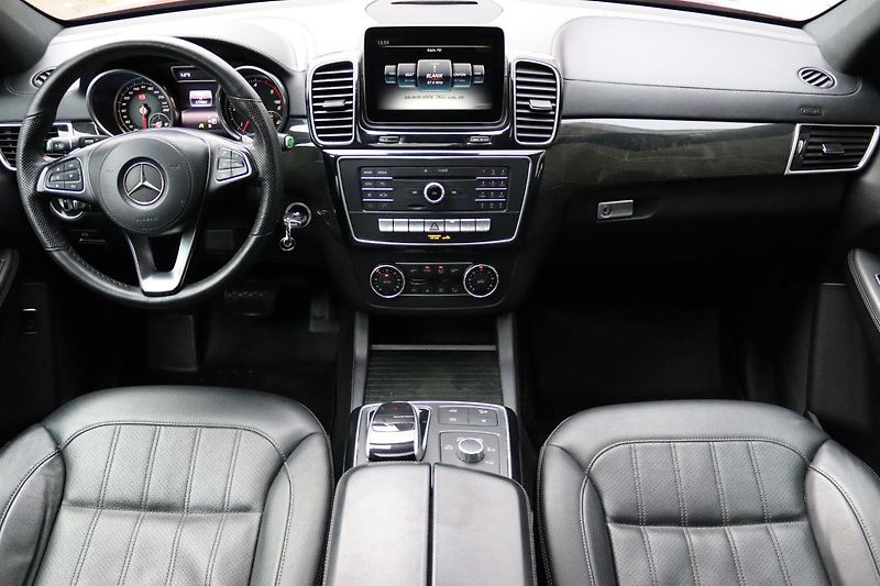 Mercedes-Benz GLS 350D 4MATIC AMG PAKET 190kW - fotka 36 z 50