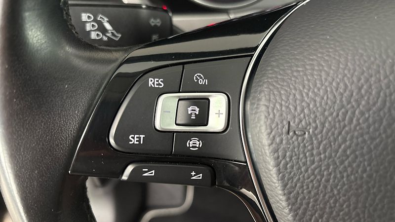 Volkswagen Touran 1.5 TSI Comfortline - fotka 14 z 26