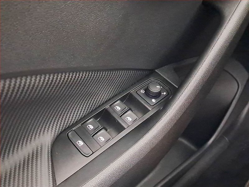 Škoda Kamiq (2025) 1.0 TSI, MONTE CARLO, KAMERA - fotka 18 z 20