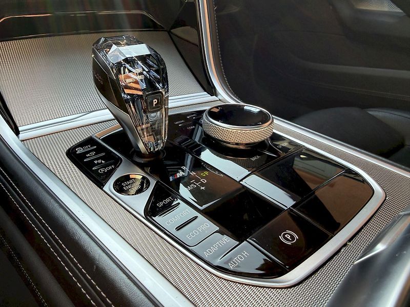 BMW Řada 8 M850ix GC M-Sport Carbon Indiv - fotka 26 z 49