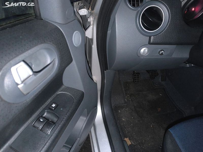 Mitsubishi Colt 1,3 70KW,PĚKNÝ,140TKM,SERVISKA - fotka 14 z 19