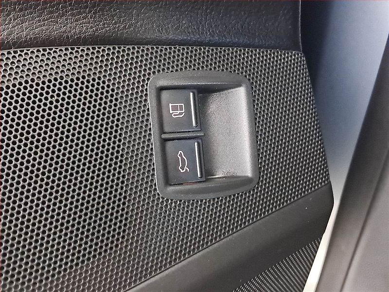 Volkswagen Passat CC (2010) 2.0 TDI, Navi, Xenony - fotka 23 z 24