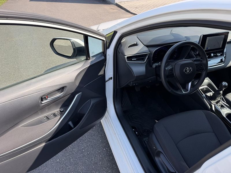 Toyota Corolla 1,5i 92kW manual navi. závěs - fotka 11 z 21