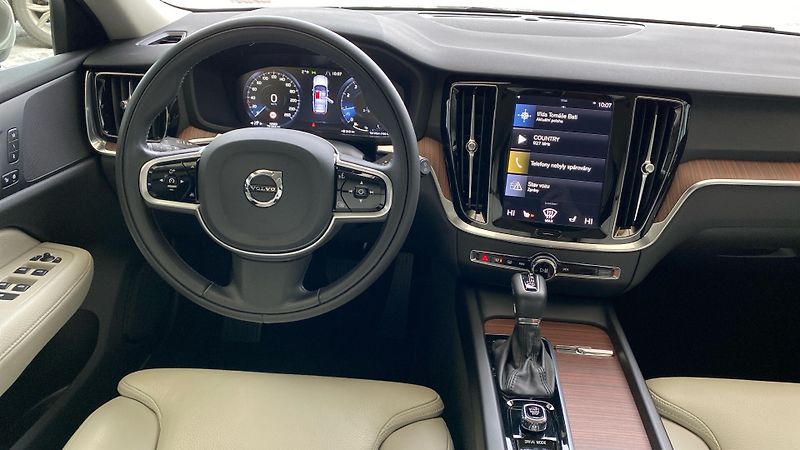 Volvo V60 INSCRIPTION, T4 FWD Drive-E, 1 - fotka 12 z 32