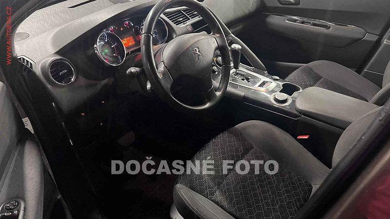 Peugeot 3008 (2015) 1.6HDi, AT, navi, autoAC - fotka 3 z 4