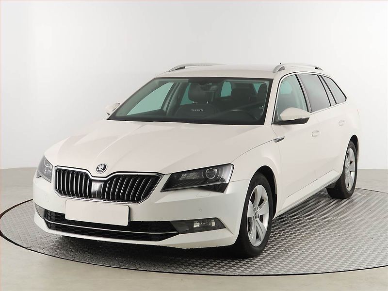 Škoda Superb (2018) 2.0 TDI, Navi, Bi-Xenony - fotka 2 z 17