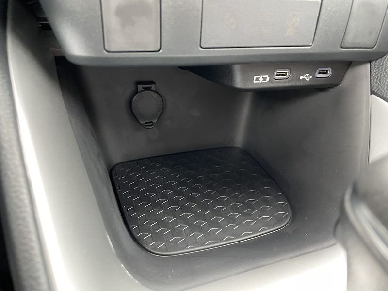 Toyota Yaris 1.5 Hybrid ODBĚR ihned - fotka 19 z 27