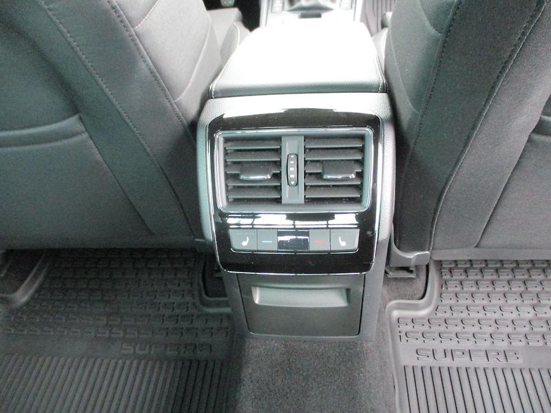 Škoda Superb (2023) IV 2,0 TDi - fotka 8 z 12