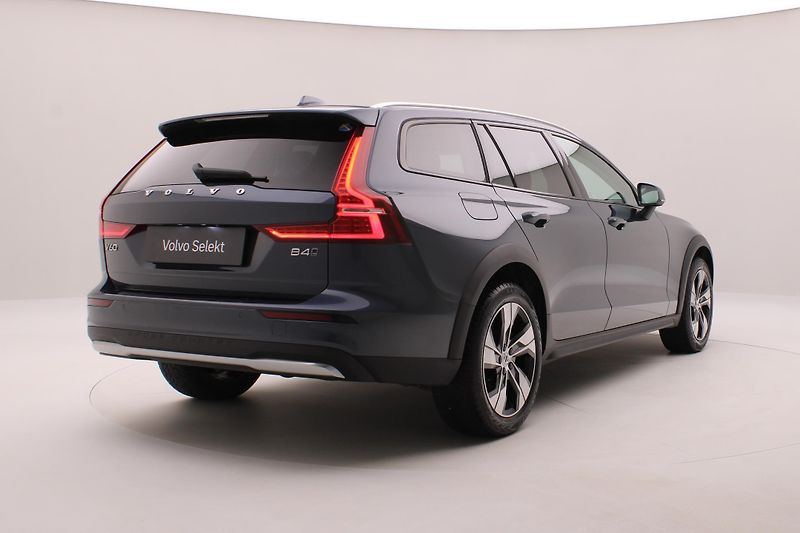 Volvo V60 CC B4 AWD BRIGHT PLUS AUT CZ - fotka 13 z 48