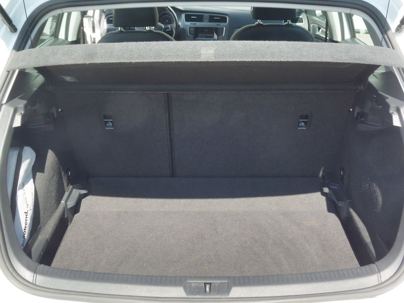 Volkswagen Golf (2017) Trendline 1,2 TSI 63kW - fotka 16 z 21