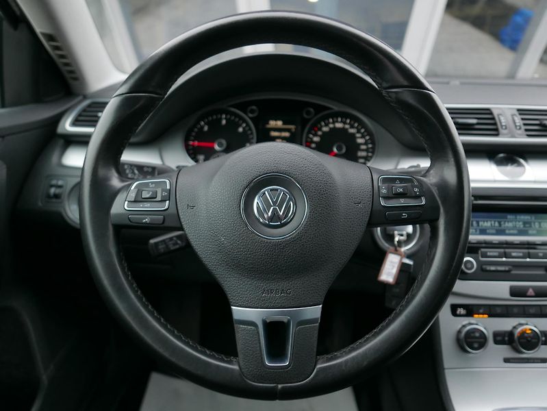 Volkswagen Passat 1,6 TDI 77kW Kombi - fotka 25 z 38