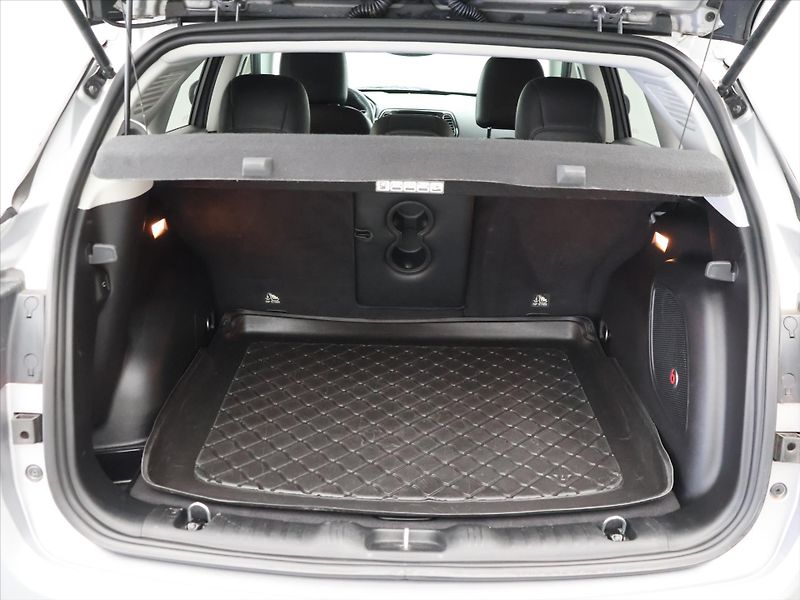 Jeep Compass 1,4 MultiAir Aut. 4WD Limited - fotka 9 z 23