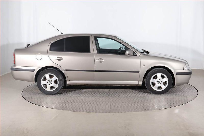 Škoda Octavia (2009) 1.6, po STK, jezdí výborně - fotka 6 z 18