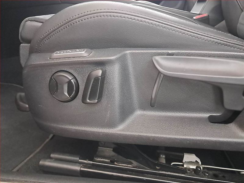 Volkswagen Passat (2019) R-Line 2.0 TDI, Automat, Kůže - fotka 18 z 24