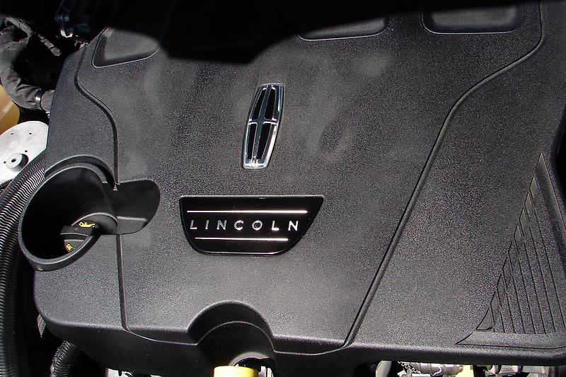 Lincoln MKZ 3.0 V6 TT 406PS AWD Kůže-ZADÁN - fotka 39 z 58