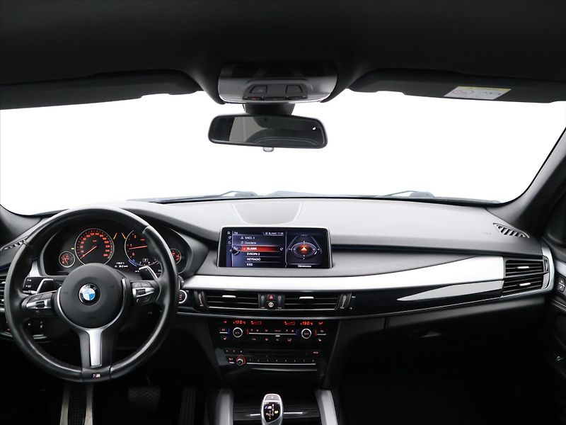 BMW X5 3,0 M50d 280kW xDrive Aut. CZ - fotka 31 z 39