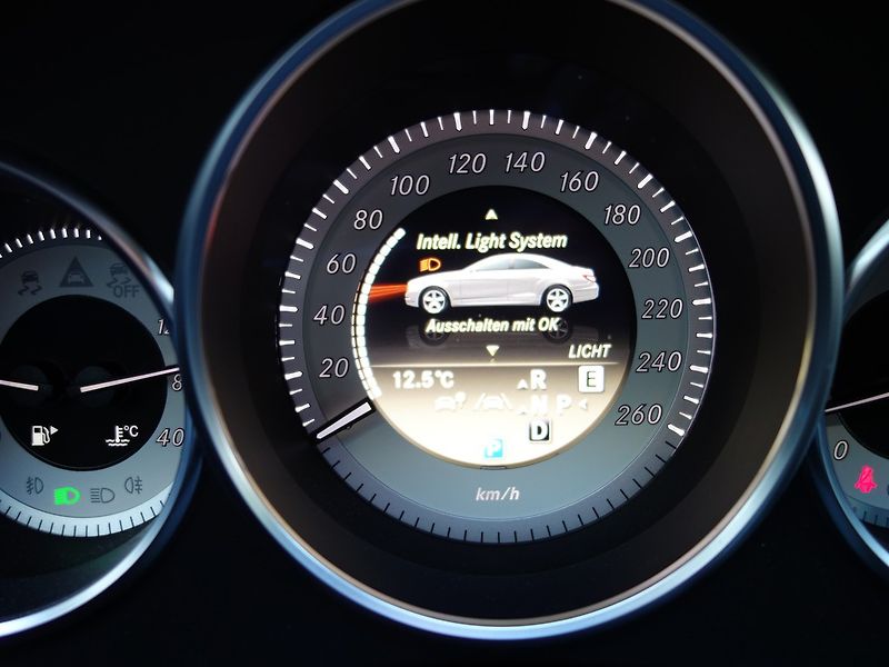 Mercedes-Benz CLS (2012) 350D*4M*AMG*195KW*TOP-VÝB*CZ!! - fotka 37 z 48
