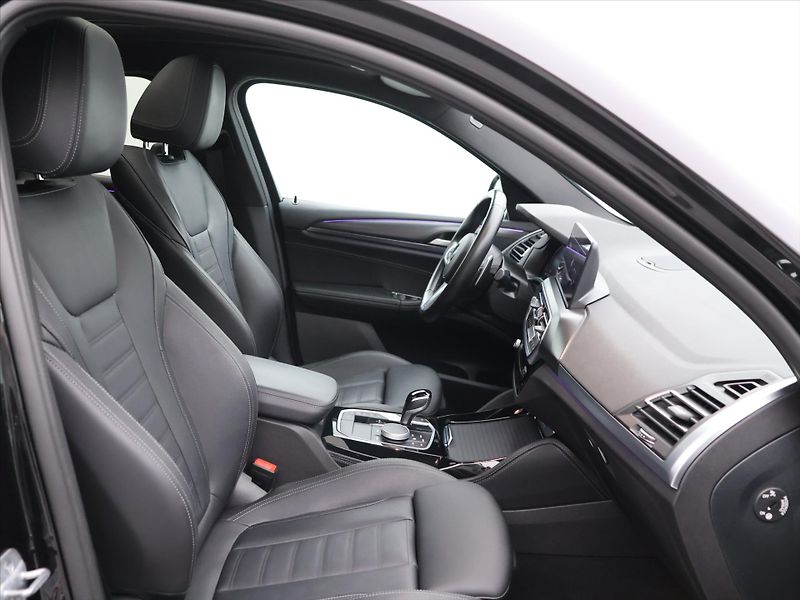 BMW X4 2,0 20i xD 135kW M-Paket Laser - fotka 14 z 41