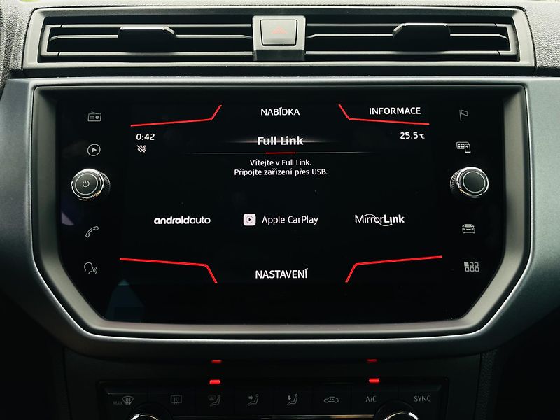 Seat Arona 1.0TSI 85KW 1.MAJITEL SENZORY  - fotka 39 z 43