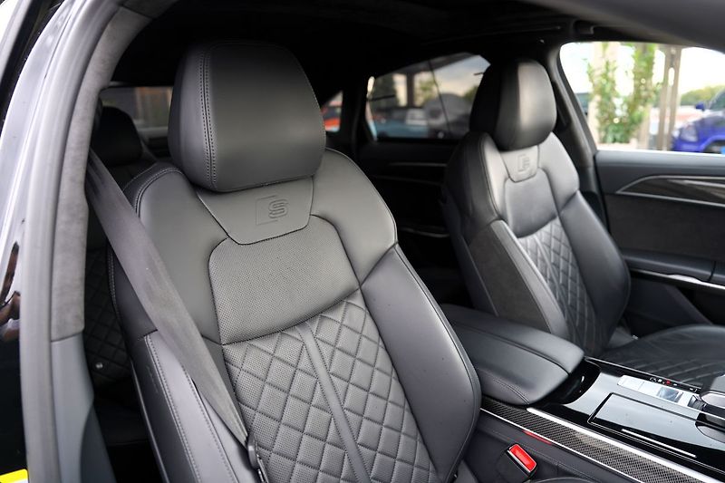 Audi S8 4.0 TFSI Quattro/B&O/Matrix/57 - fotka 31 z 48