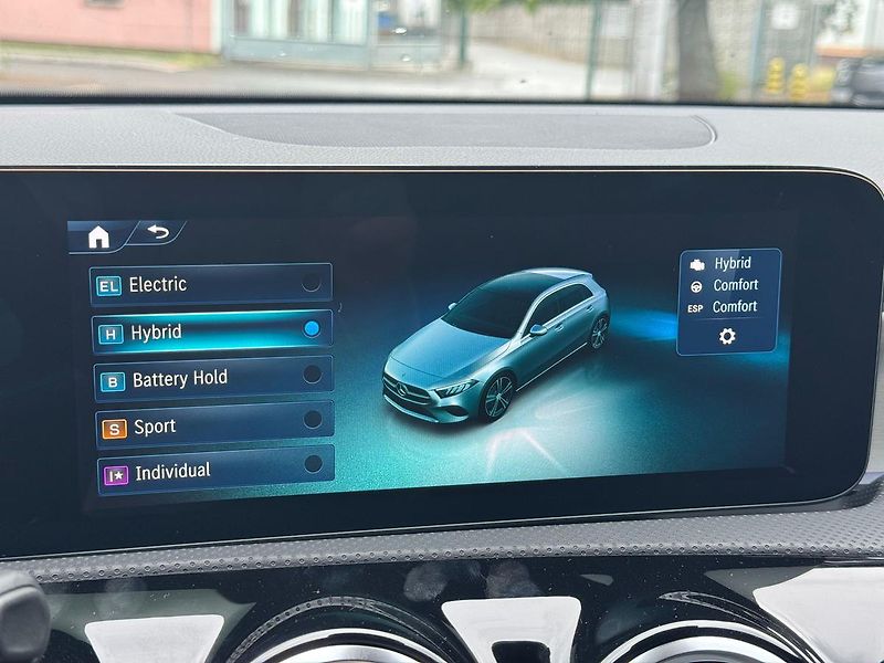 Mercedes-Benz Třídy A A 250 e AMG Premium paket demo - fotka 24 z 33