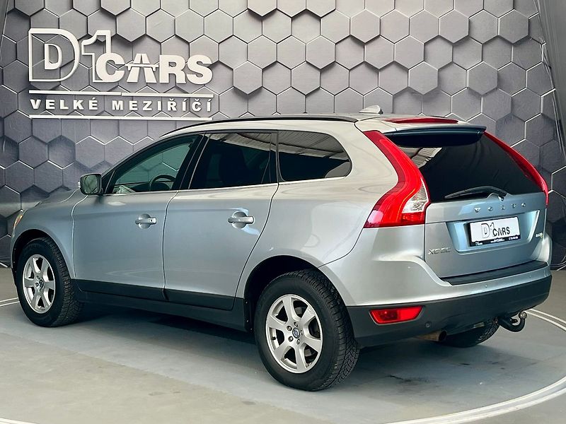 Volvo XC60 D3 MOMENTUM manuál - fotka 2 z 41