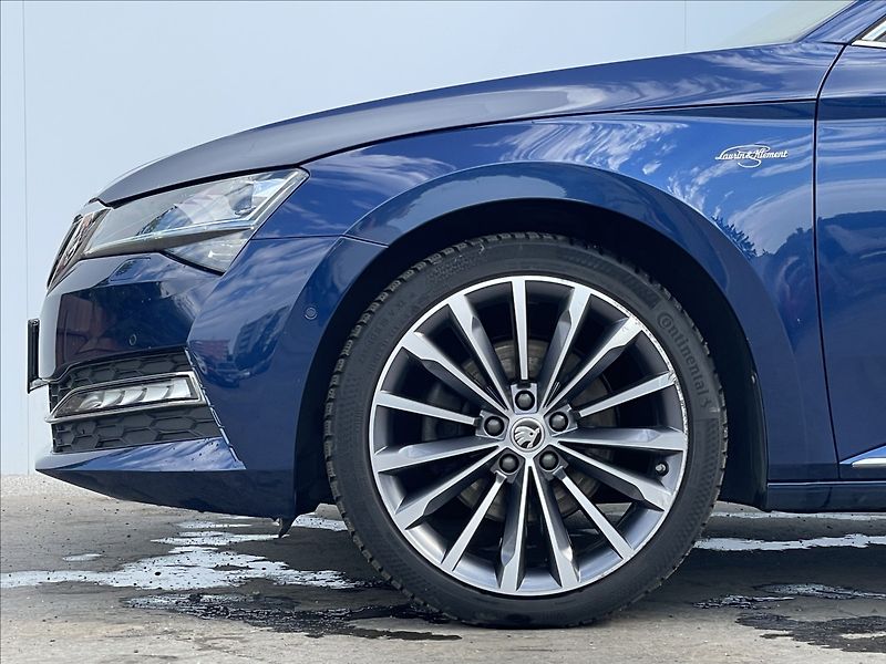 Škoda Superb 2,0 TDI DSG Combi L&K TAŽNÉ - fotka 20 z 23