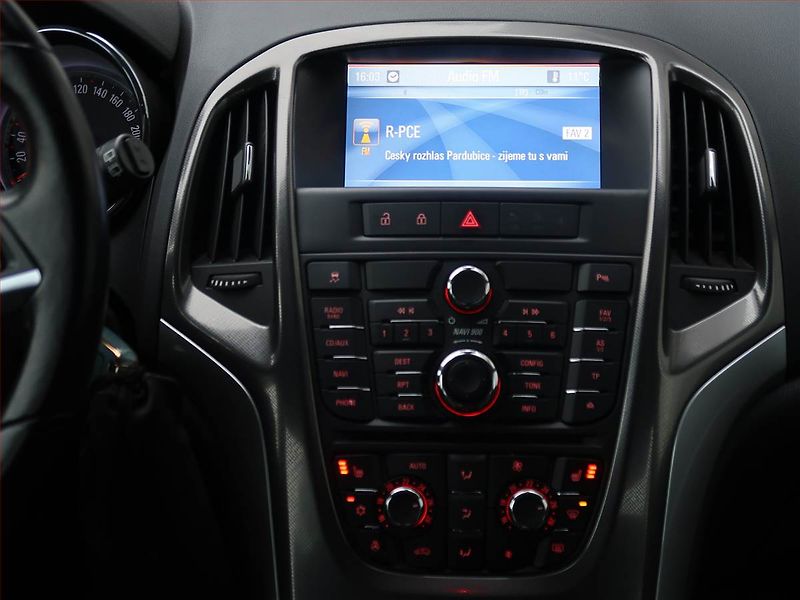 Opel Astra (2011) 2.0 CDTI, Navi, Xenony - fotka 12 z 17