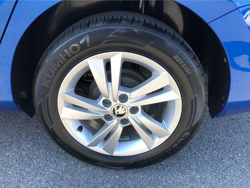Škoda Fabia COMBI 1.0 TSi AMBITION - fotka 14 z 27