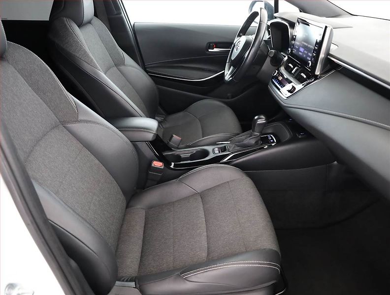 Toyota Corolla (2022) 1.8 Hybrid - fotka 7 z 21