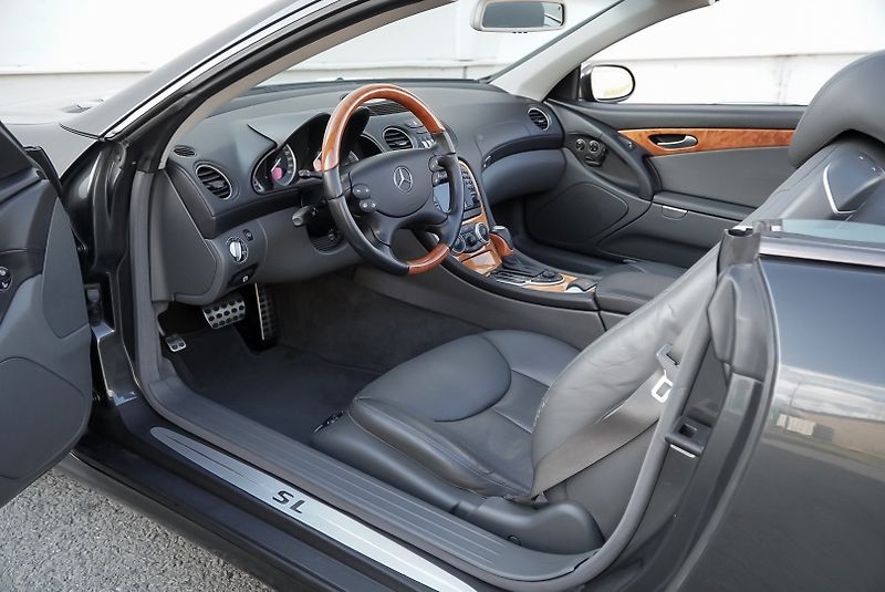 Mercedes-Benz SL 500 V8 - fotka 32 z 36