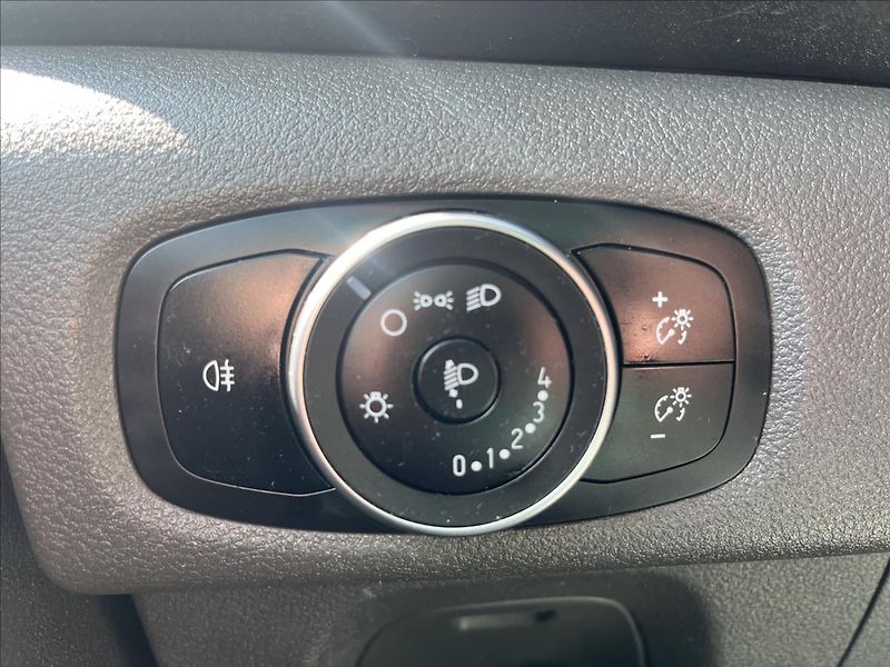 Ford Transit Custom 2,0 TDCi L1 H1 KLIMA VESTAVBA - fotka 24 z 41