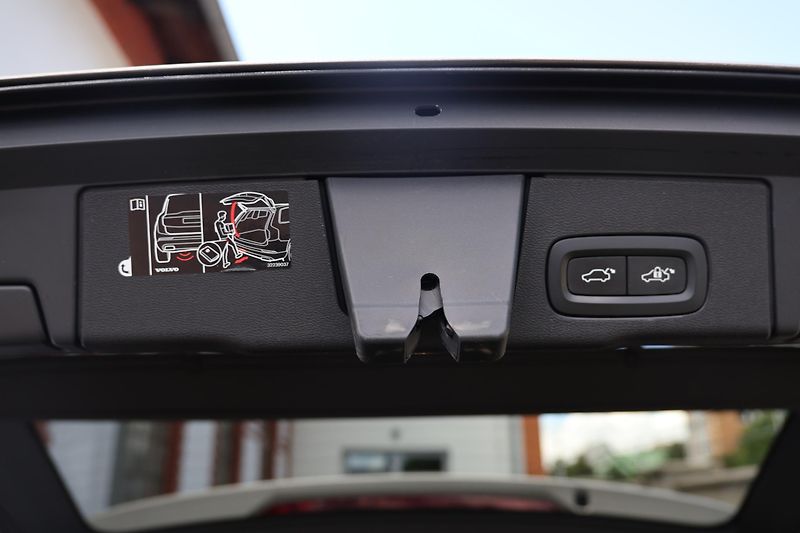 Volvo XC60 (2018) T5 AWD Inscription - fotka 22 z 26