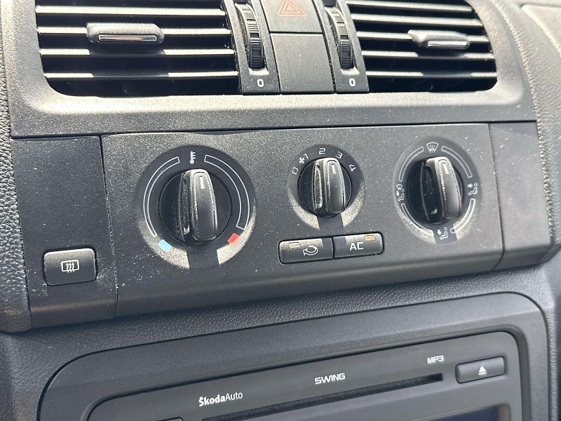Škoda Roomster (2011) 1.2 TSI Ambition - fotka 13 z 24