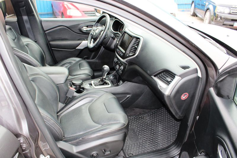 Jeep Cherokee (2018) 2,2 MJT 4X4 LIMITED KŮŽE NAVI  - fotka 13 z 22