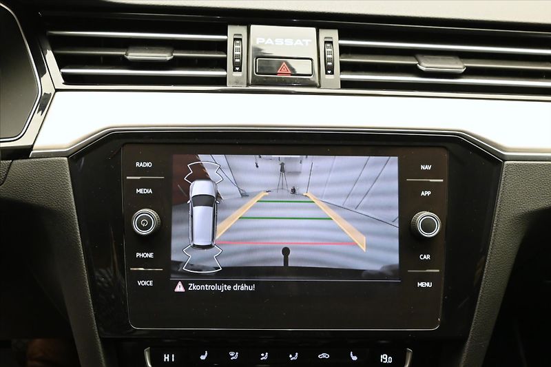 Volkswagen Passat 2,0 TDI 110 kW DSG Elegance Zá - fotka 21 z 33