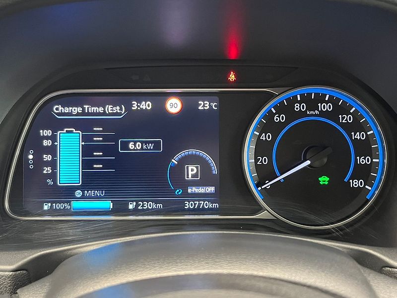 Nissan Leaf N-Connecta, 110 kW, 40kWh - fotka 51 z 72
