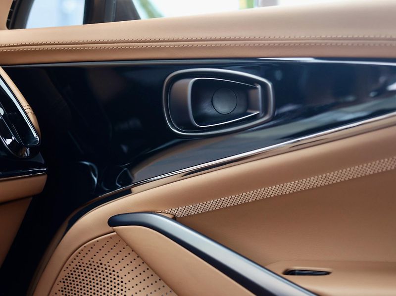 Aston Martin DBX (2025) 707, 4.0 V8 707PS Minotaur  - fotka 39 z 54