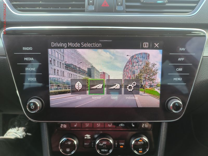 Škoda Superb (2021) 2.0 TDi 4x4, ČR, Style, DSG - fotka 16 z 29