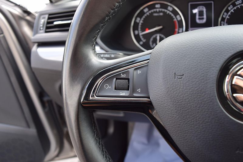 Škoda Superb (2017) 1.4TSI 110kw AMBITION APP OPS - fotka 29 z 50