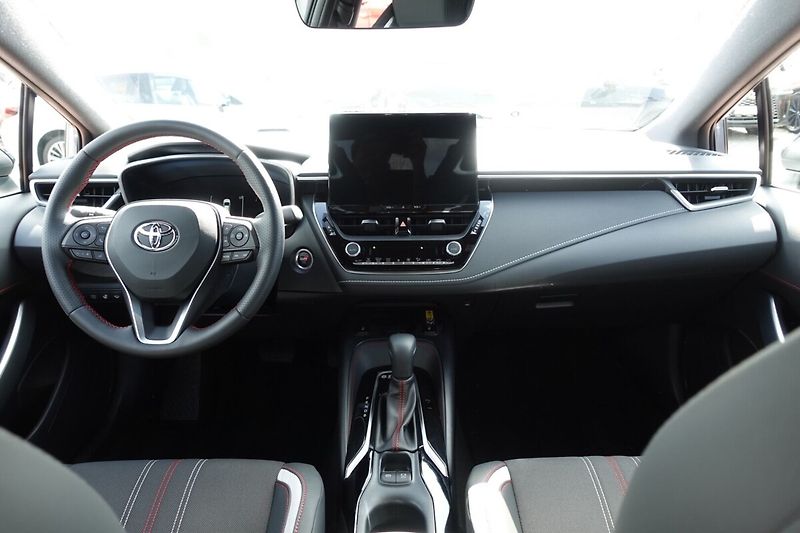 Toyota Corolla 1,8 HEV GR Spot - fotka 16 z 31