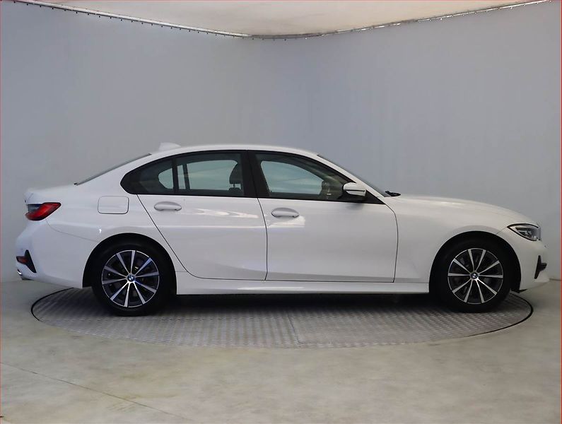 BMW Řada 3 (2020) 330 i, ČR, A/T, Kůže, Serviska - fotka 6 z 16