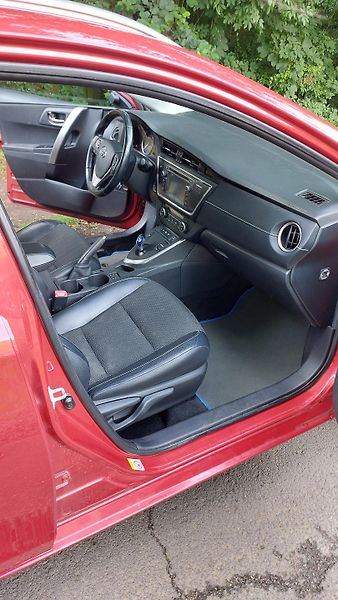Toyota Auris (2014) Hybrid, Automat, Serv. knizka - fotka 8 z 13